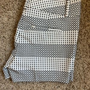 Black & white pattern short